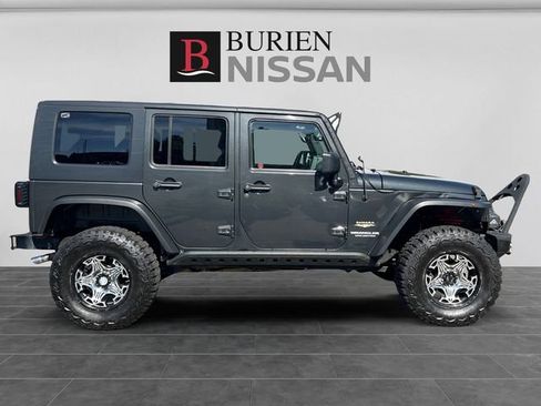 Used 2010 Jeep Wrangler Unlimited Sahara w/ Limited Group AWD/4WD image 6