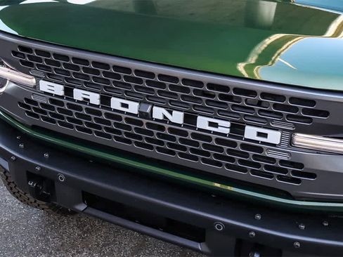 New 2025 Ford Bronco Badlands image 8