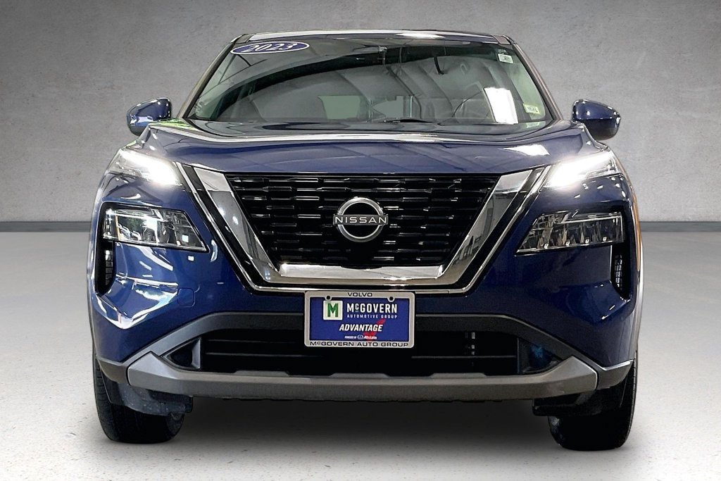 Used 2023 Nissan Rogue SV AWD/4WD image 2