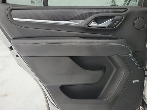 Used 2022 GMC Yukon Denali w/ Denali Premium Package image 9