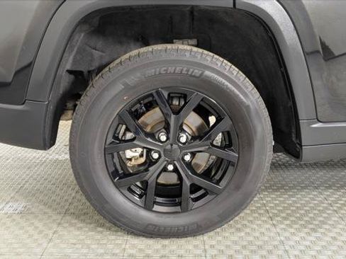 Used 2024 Jeep Grand Cherokee Altitude RWD image 33