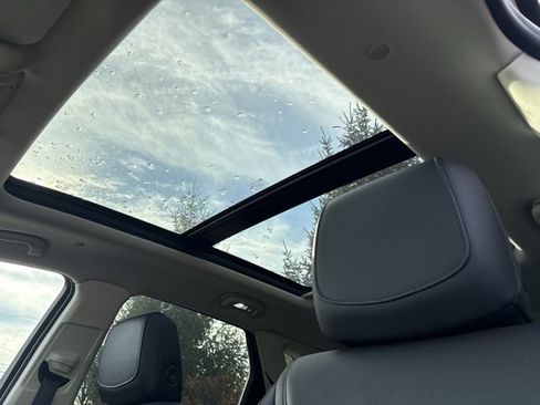 Used 2018 Cadillac XT5 Luxury w/ Driver Awareness Package image 31