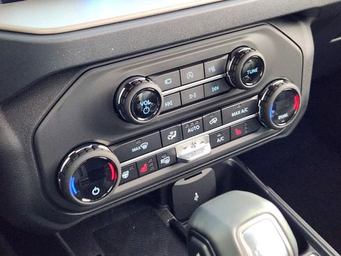 New 2025 Ford Bronco Outer Banks image 23