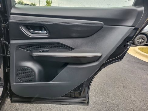 Used 2023 Nissan Ariya AWD image 17