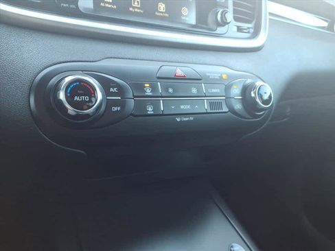 Used 2018 Kia Sorento LX image 18