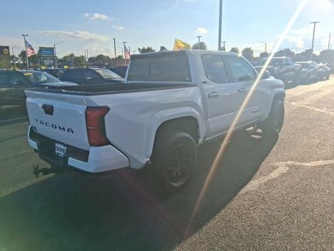 Used 2025 Toyota Tacoma SR5 AWD/4WD image 14