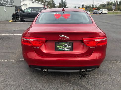 Used 2018 Jaguar XE Premium RWD image 6