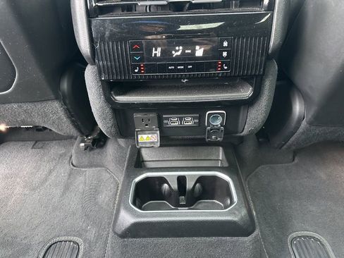 Used 2024 Jeep Wagoneer Series II AWD/4WD image 28