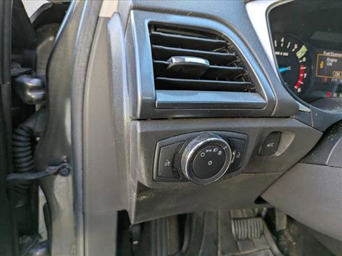 Used 2015 Ford Fusion SE image 9