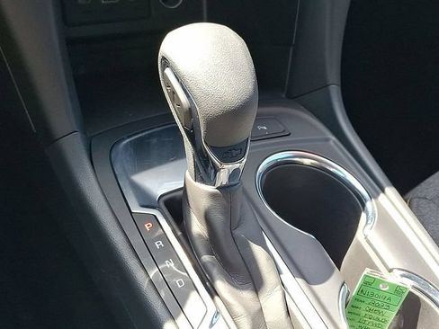 Used 2023 Chevrolet Equinox LT FWD image 15