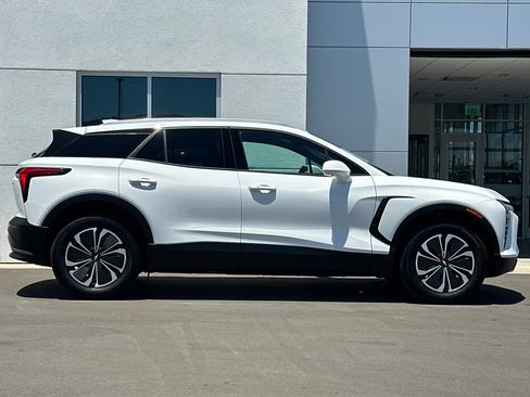 Used 2024 Chevrolet Blazer EV LT AWD/4WD image 3