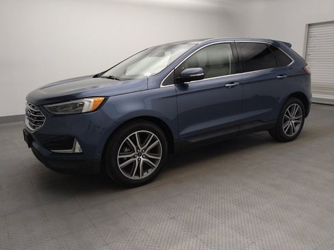 Used 2019 Ford Edge Titanium w/ Equipment Group 301A FWD image 2