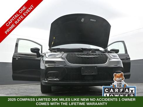 Used 2025 Chrysler Pacifica Limited FWD image 67