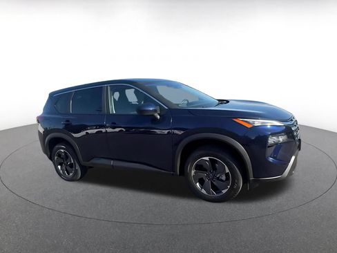 Used 2025 Nissan Rogue SV FWD image 2