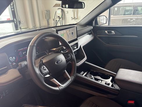 Used 2025 Ford Explorer ST-Line image 10