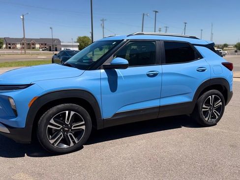 Used 2024 Chevrolet TrailBlazer LT w/ LT Cold Weather Package FWD image 10