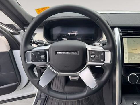 Used 2024 Land Rover Discovery Dynamic SE AWD/4WD image 12