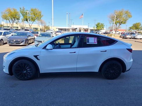 Used 2022 Tesla Model Y Performance image 9
