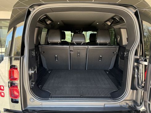 Certified 2024 Land Rover Defender 110 X-Dynamic SE image 29