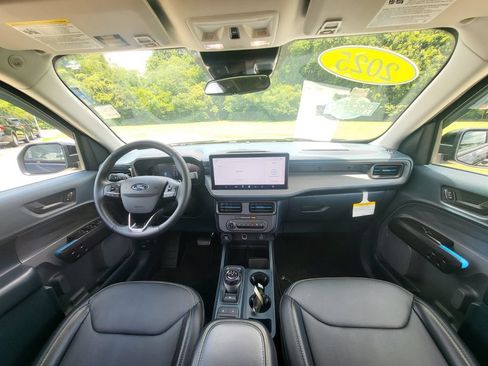 Used 2025 Ford Maverick Lobo AWD/4WD image 15