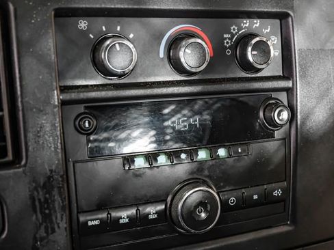 Used 2009 Chevrolet Express 1500 image 33