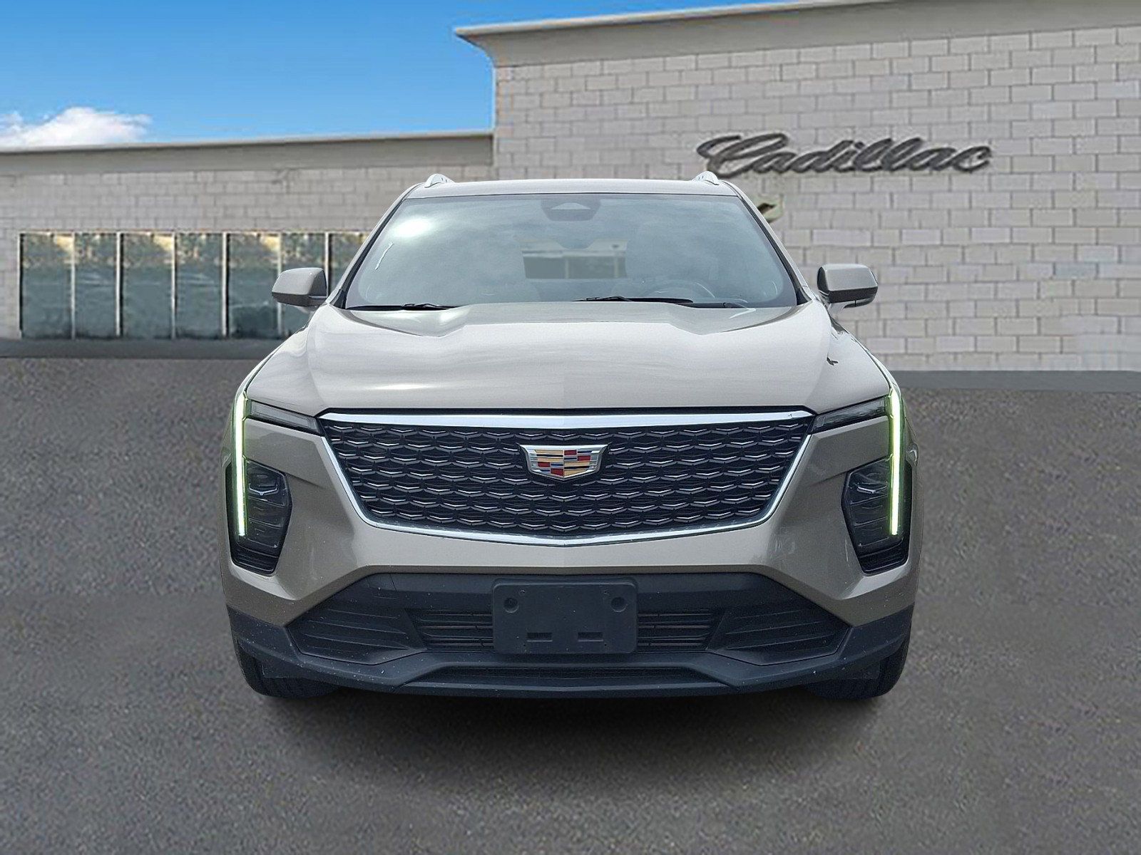 Certified 2024 Cadillac XT4 Luxury w/ Cold Weather Package AWD/4WD image 2