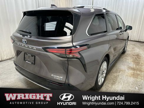 Used 2021 Toyota Sienna Platinum image 6
