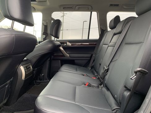 Used 2016 Lexus GX 460 Luxury image 32