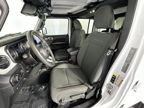 Used 2024 Jeep Wrangler Unlimited Sahara image 20
