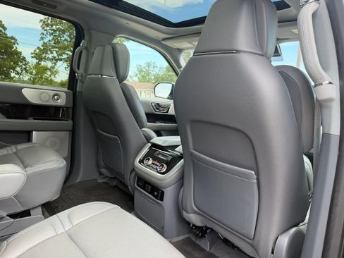 Used 2019 Lincoln Navigator Reserve AWD/4WD image 46