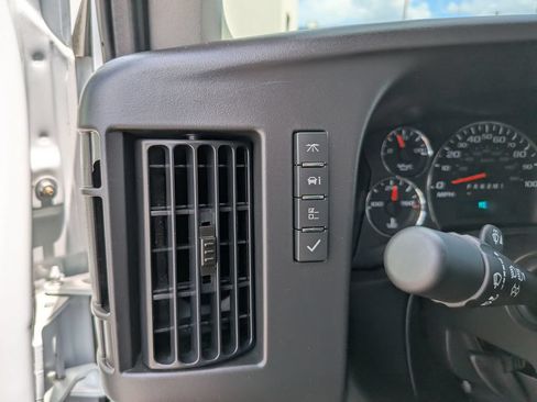 Used 2025 GMC Savana 3500 LT w/ LT Preferred Equipment Group RWD image 29