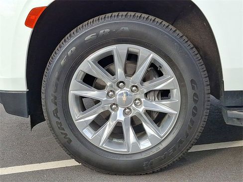 Used 2024 Chevrolet Suburban Premier image 8