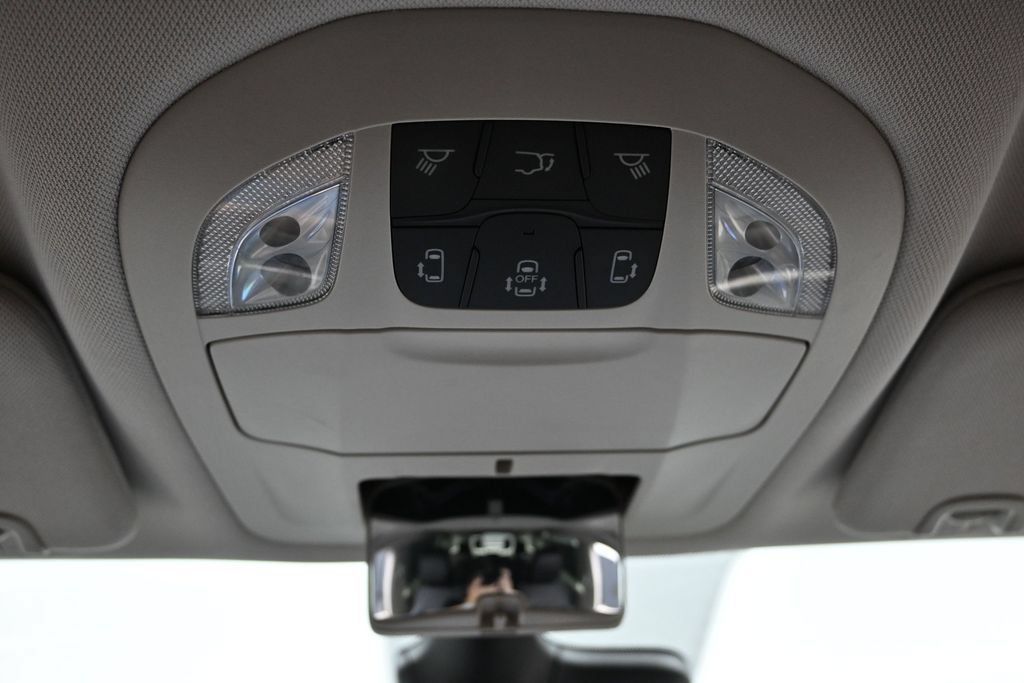 Used 2024 Chrysler Pacifica Touring-L FWD image 42