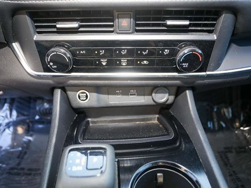 Used 2023 Nissan Rogue S image 18