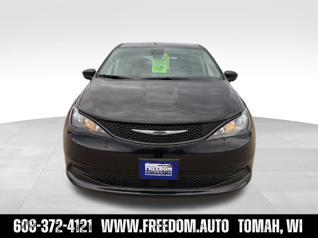 Used 2023 Chrysler Voyager LX FWD image 12