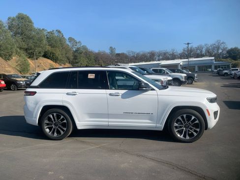 Used 2022 Jeep Grand Cherokee Overland w/ Adv Protech Group III image 4