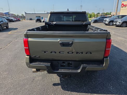 Used 2024 Toyota Tacoma TRD Off-Road w/ TRD Off Road Premium Package AWD/4WD image 5