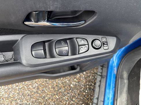 Used 2021 Nissan Kicks SV FWD image 9