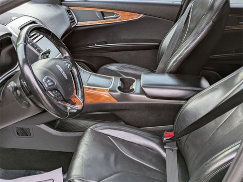 Used 2017 Lincoln MKX Reserve image 12