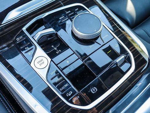 Used 2025 BMW X5 xDrive50e image 21