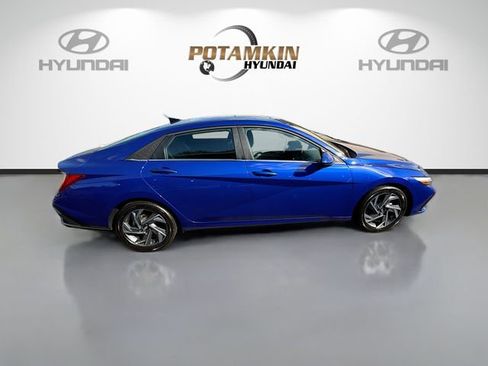 Certified 2025 Hyundai Elantra SEL image 4