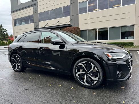 Used 2024 Audi Q8 e-tron Premium Plus w/ Premium Plus Package image 1