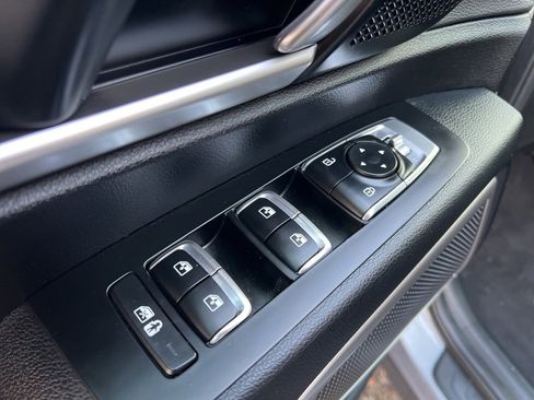 Used 2023 Kia Telluride LX image 12