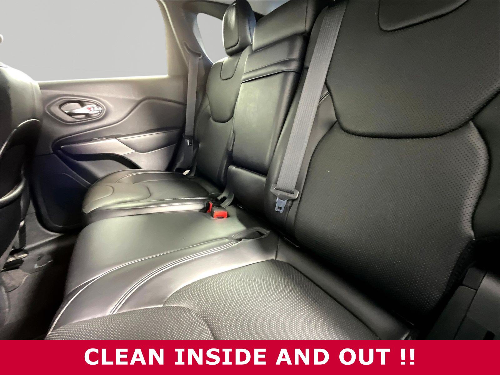 Used 2019 Jeep Cherokee Limited w/ Luxury Group AWD/4WD image 20