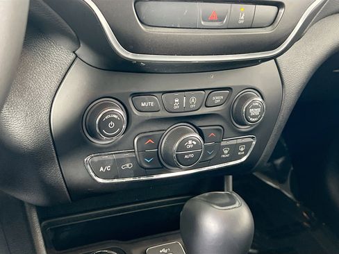 Used 2022 Jeep Cherokee Trailhawk w/ Sound & Nav Group image 16