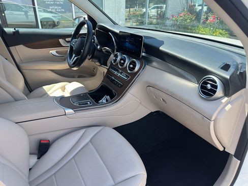 Used 2022 Mercedes-Benz GLC 300 4MATIC image 11