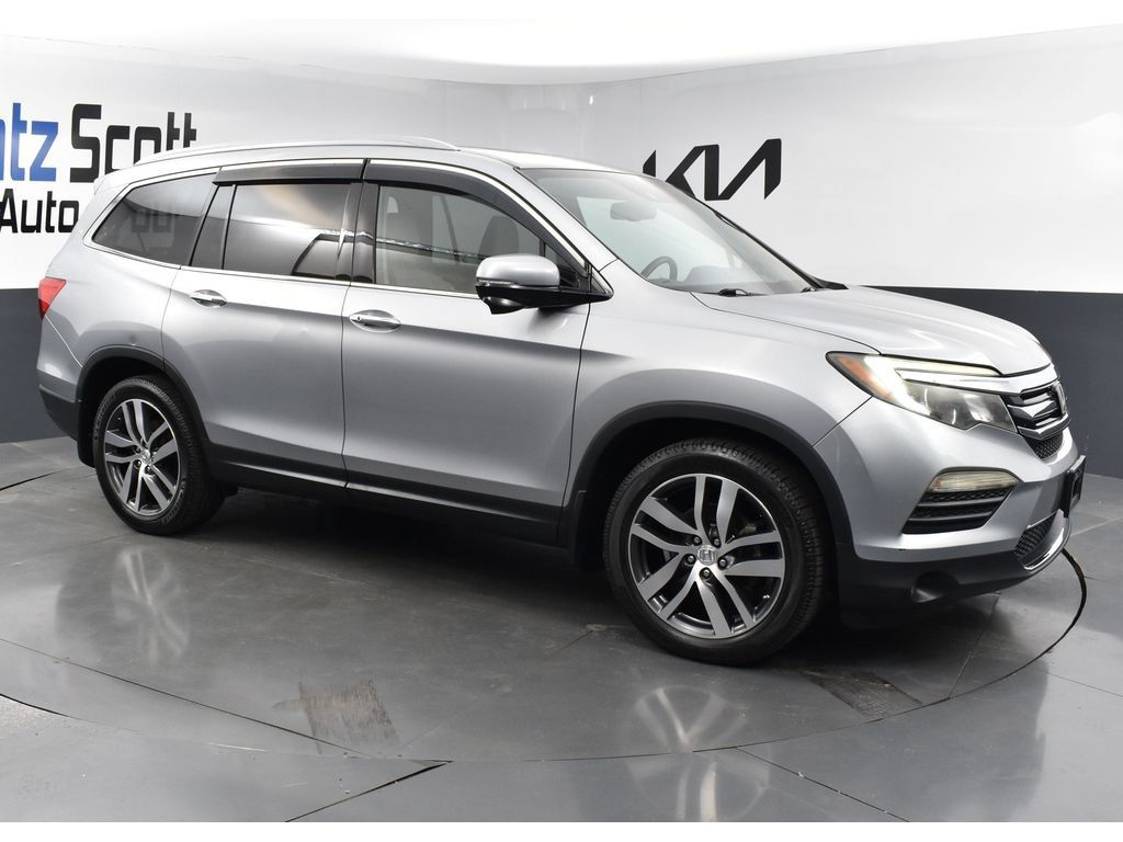 Used 2017 Honda Pilot Touring image 7