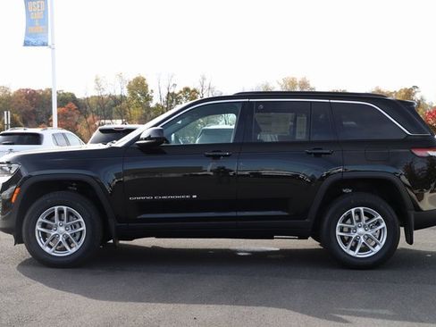 New 2025 Jeep Grand Cherokee 4WD image 3