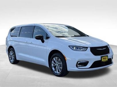 New 2026 Chrysler Pacifica Select
