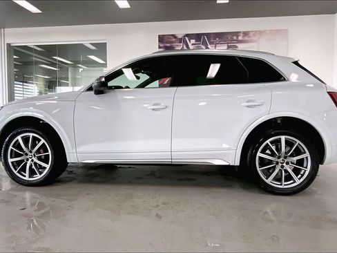 Used 2024 Audi SQ5 Premium Plus w/ Premium Plus Package image 3